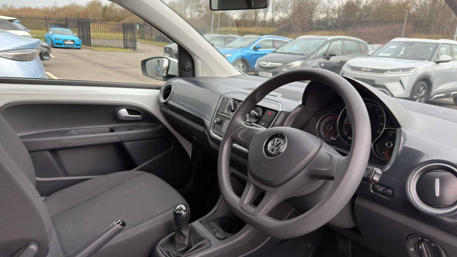 Used Volkswagen up! 2019 for sale - 77962820: Photo 3