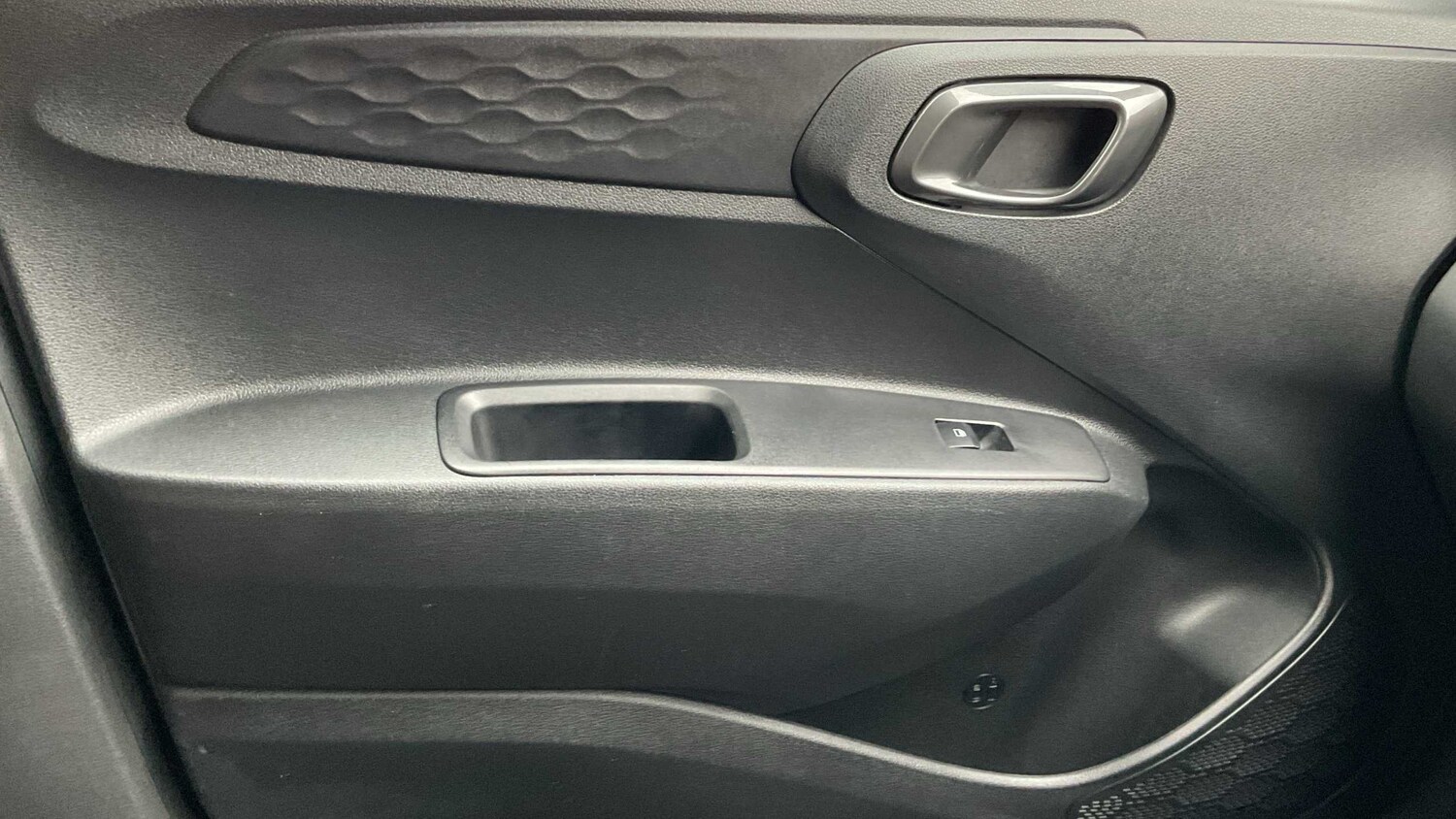 Used Hyundai i10 2023 for sale - 78090000: Photo 34