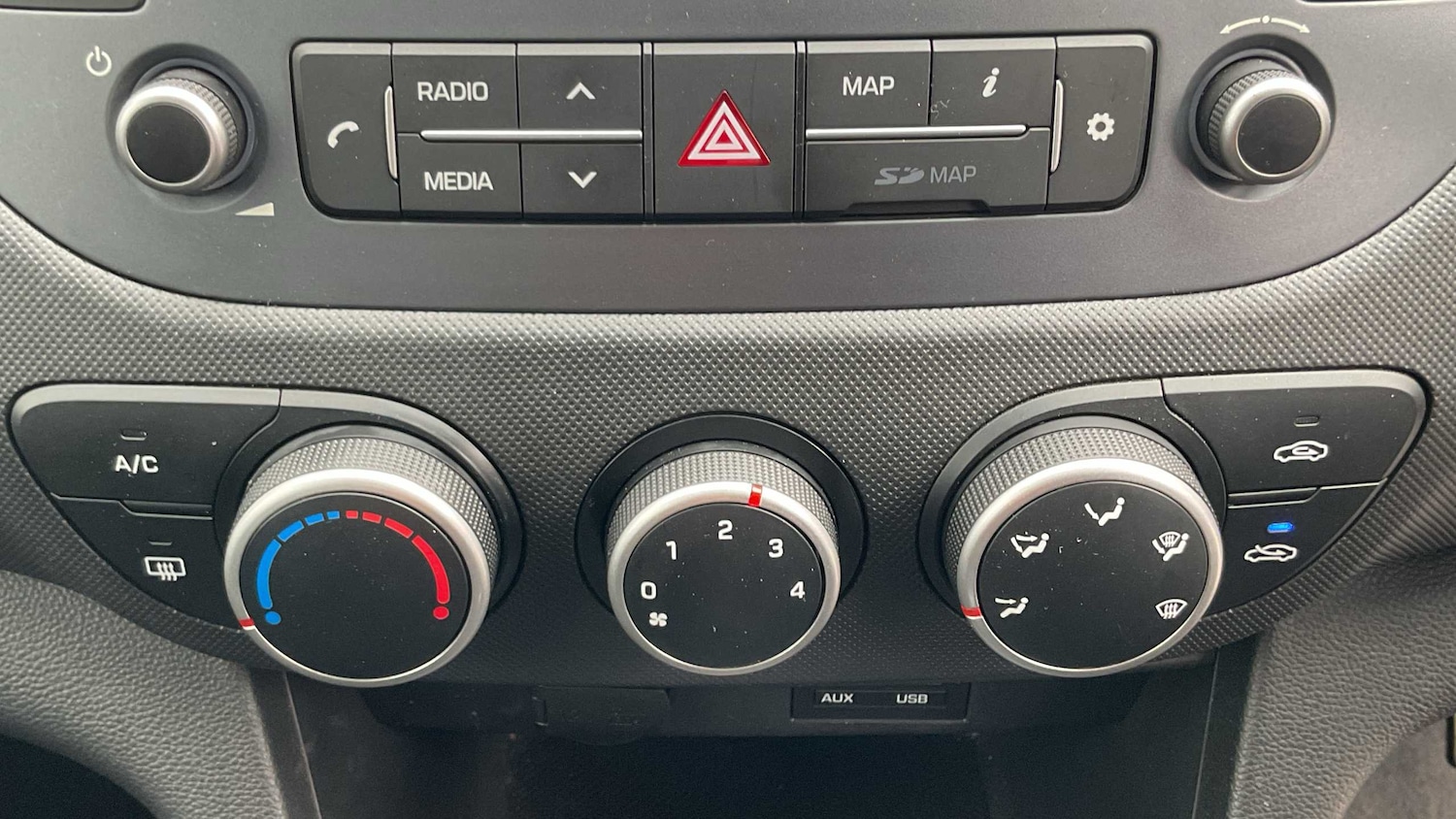 Used Hyundai i10 2019 for sale - 77995942: Photo 32