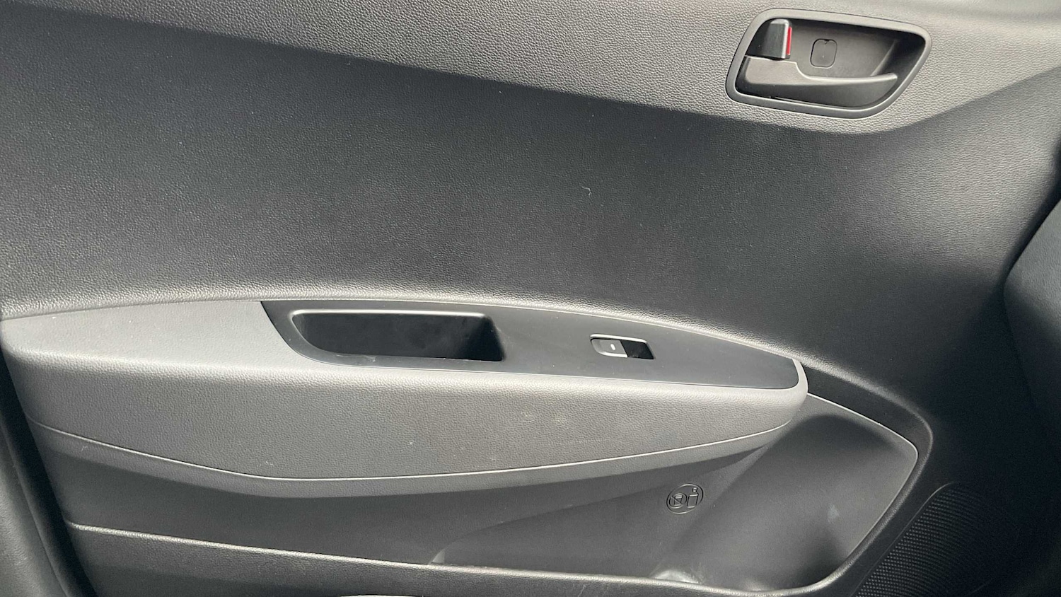 Used Hyundai i10 2019 for sale - 77995942: Photo 35