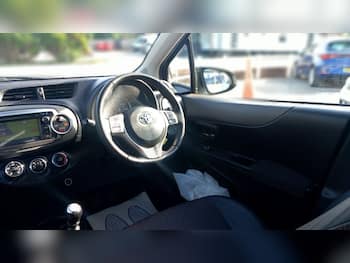 Used Toyota Yaris 2011 for sale - 79597260: Photo