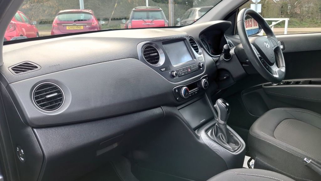 Used Hyundai i10 2017 for sale - 78021200: Photo 8