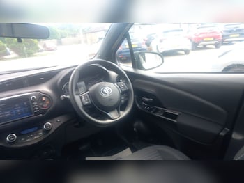 Used Toyota Yaris 2018 for sale - 79162329: Photo