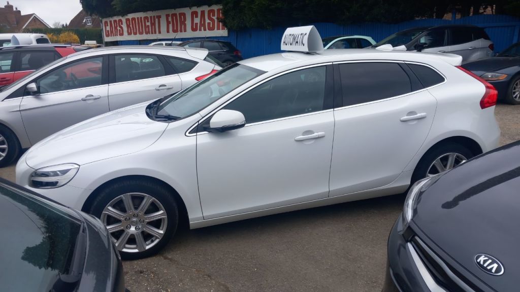 Used Volvo V40 2018 for sale - 78043848: Photo 2