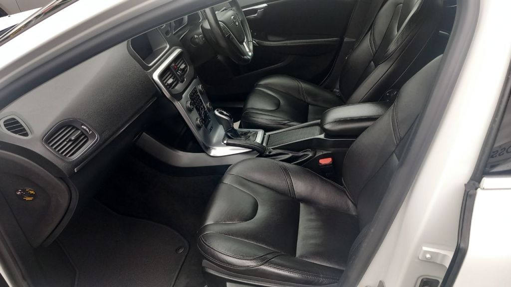 Used Volvo V40 2018 for sale - 78043848: Photo 6