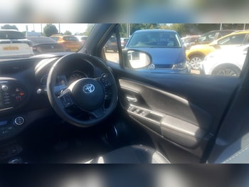 Used Toyota Yaris 2018 for sale - 79480783: Photo