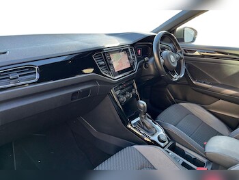 Used Volkswagen T-Roc 2019 for sale - 77332787: Photo