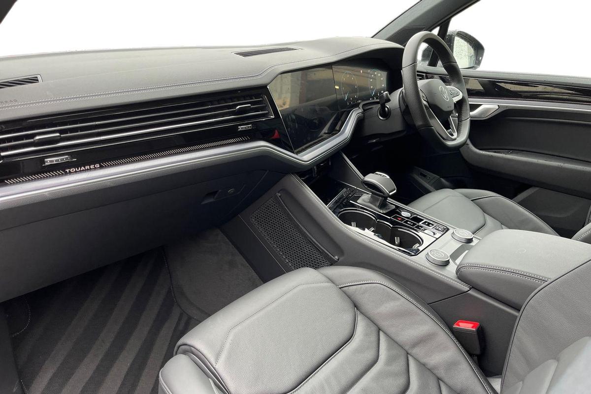 Used Volkswagen Touareg 2025 for sale - 76679654: Photo 2