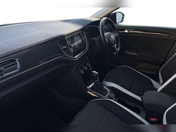 Used Volkswagen T-Roc 2018 for sale - 76673634: Photo