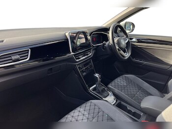 Used Volkswagen T-Roc 2024 for sale - 76677124: Photo