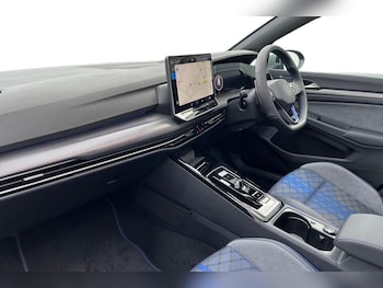 Used Volkswagen Golf 2025 for sale - 77032502: Photo