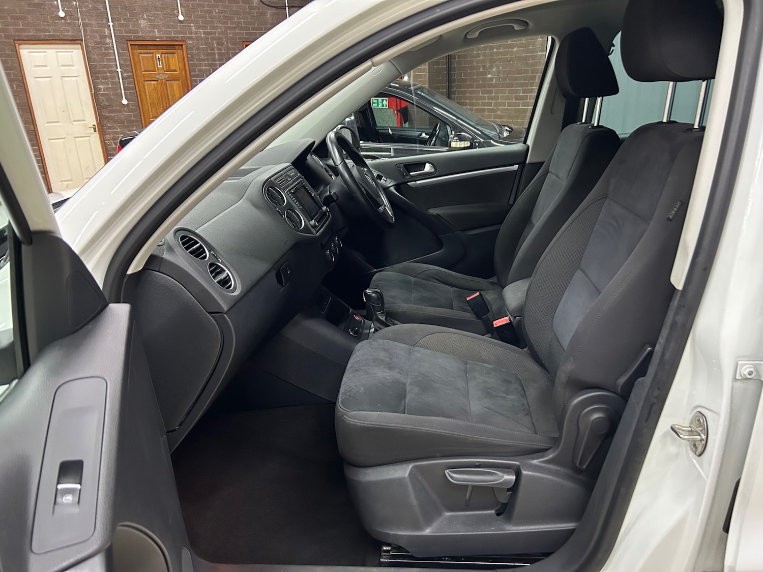 Used Volkswagen Tiguan 2015 for sale - 76858715: Photo 15