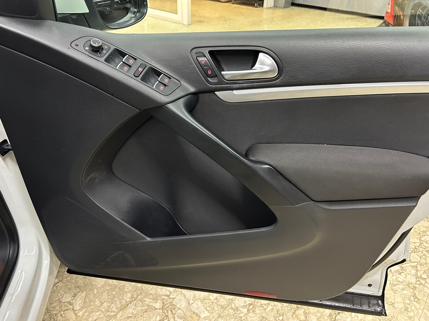 Used Volkswagen Tiguan 2015 for sale - 76858715: Photo 24