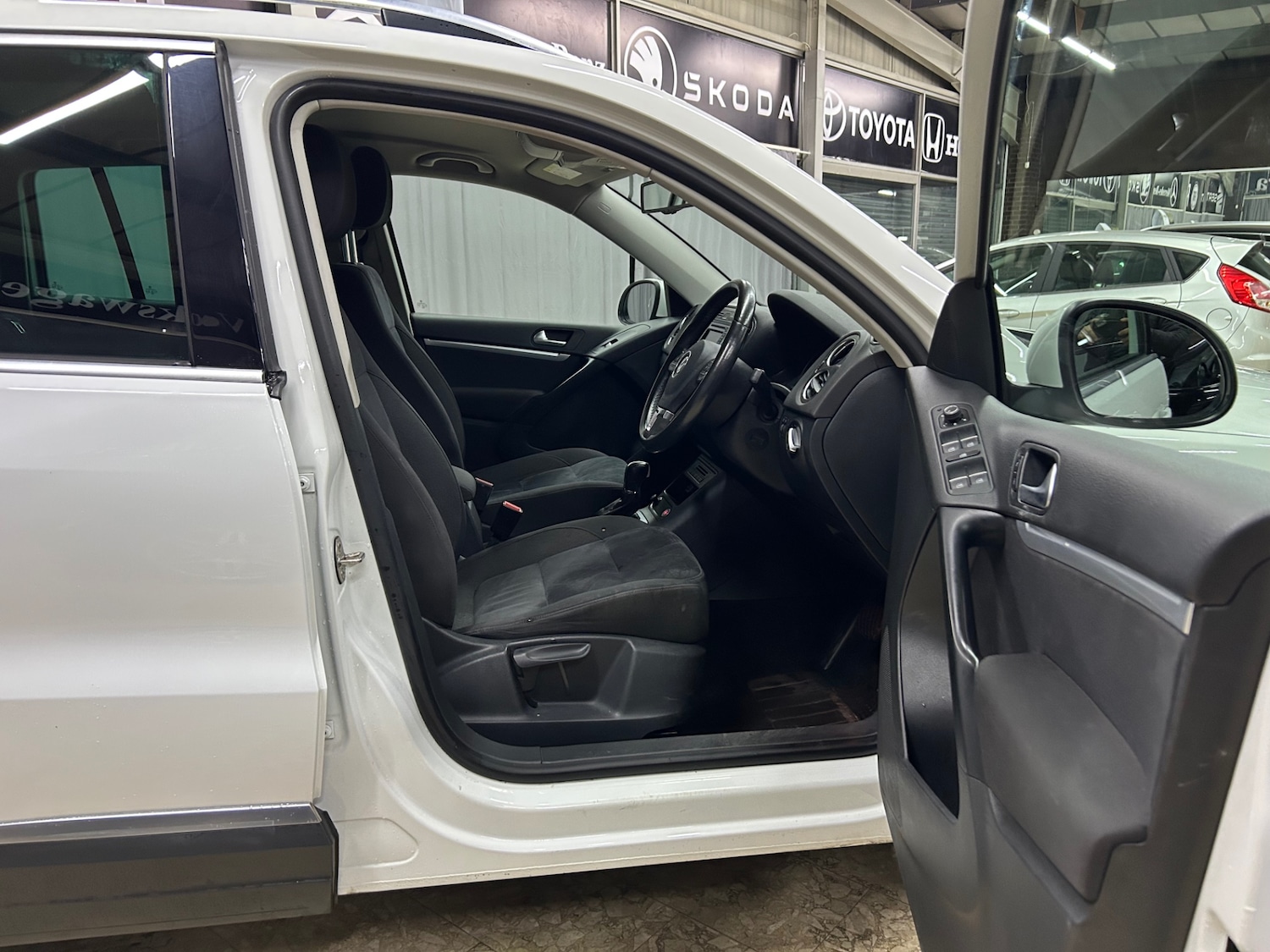 Used Volkswagen Tiguan 2015 for sale - 76858715: Photo 9