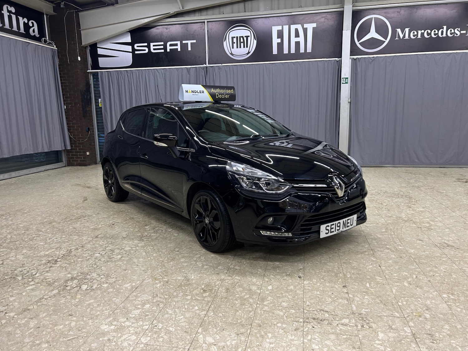 Used Renault Clio 2019 for sale - 76858719: Photo 1