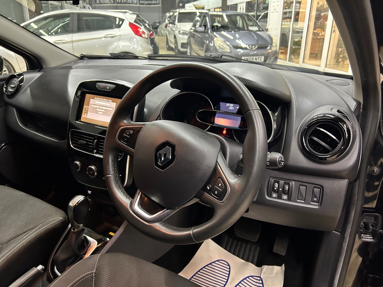 Used Renault Clio 2019 for sale - 76858719: Photo 11