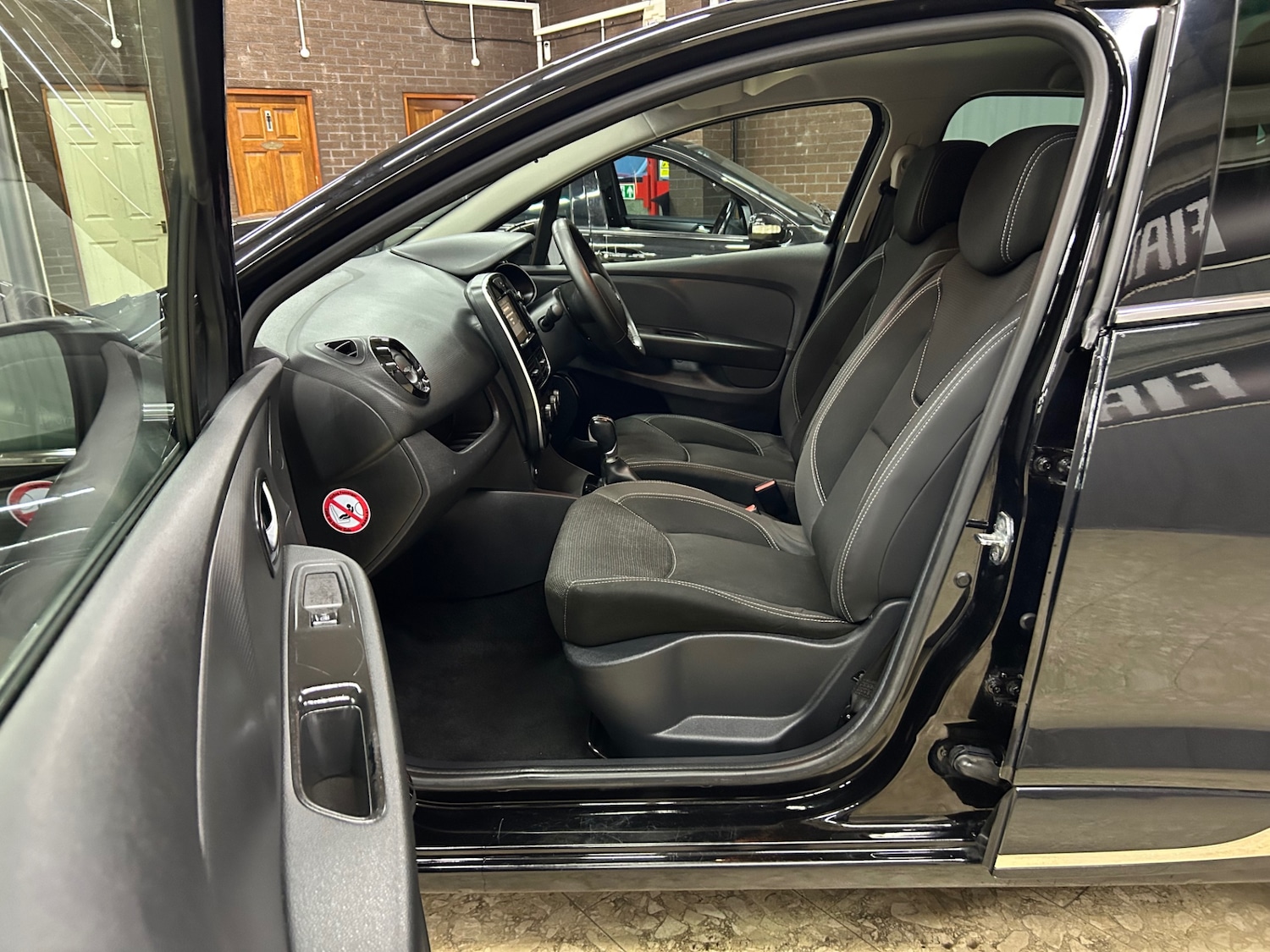 Used Renault Clio 2019 for sale - 76858719: Photo 17