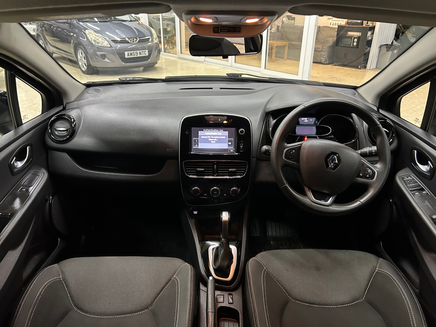 Used Renault Clio 2019 for sale - 76858719: Photo 19