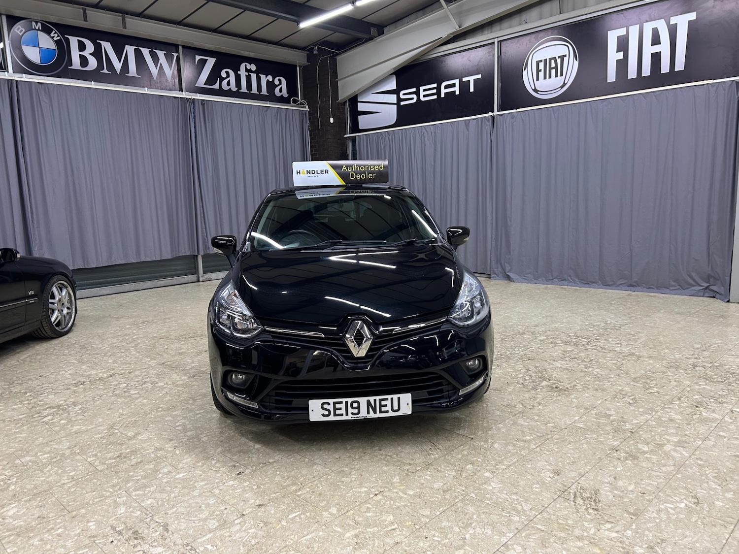 Used Renault Clio 2019 for sale - 76858719: Photo 2
