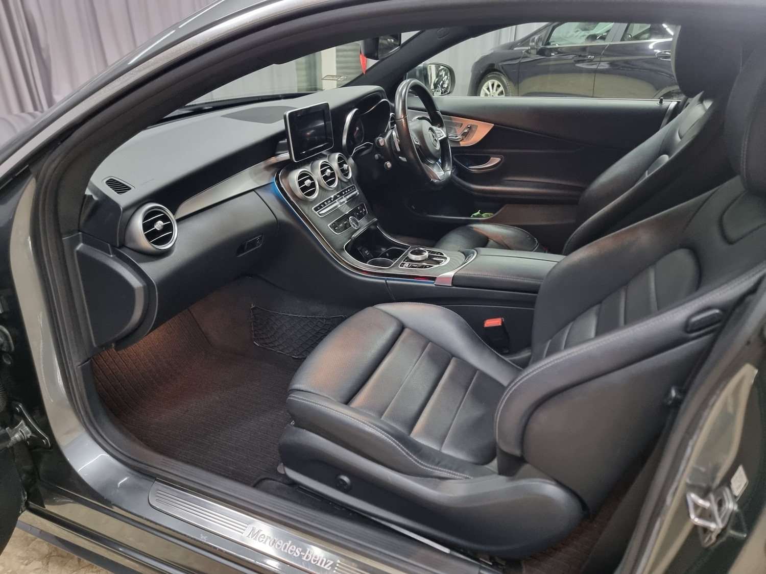 Used Mercedes-Benz C Class 2018 for sale - 77235980: Photo 11