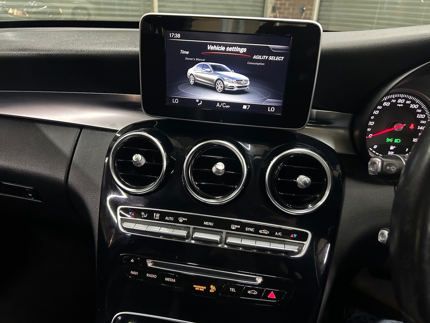 Used Mercedes-Benz C Class 2015 for sale - 76551158: Photo 24