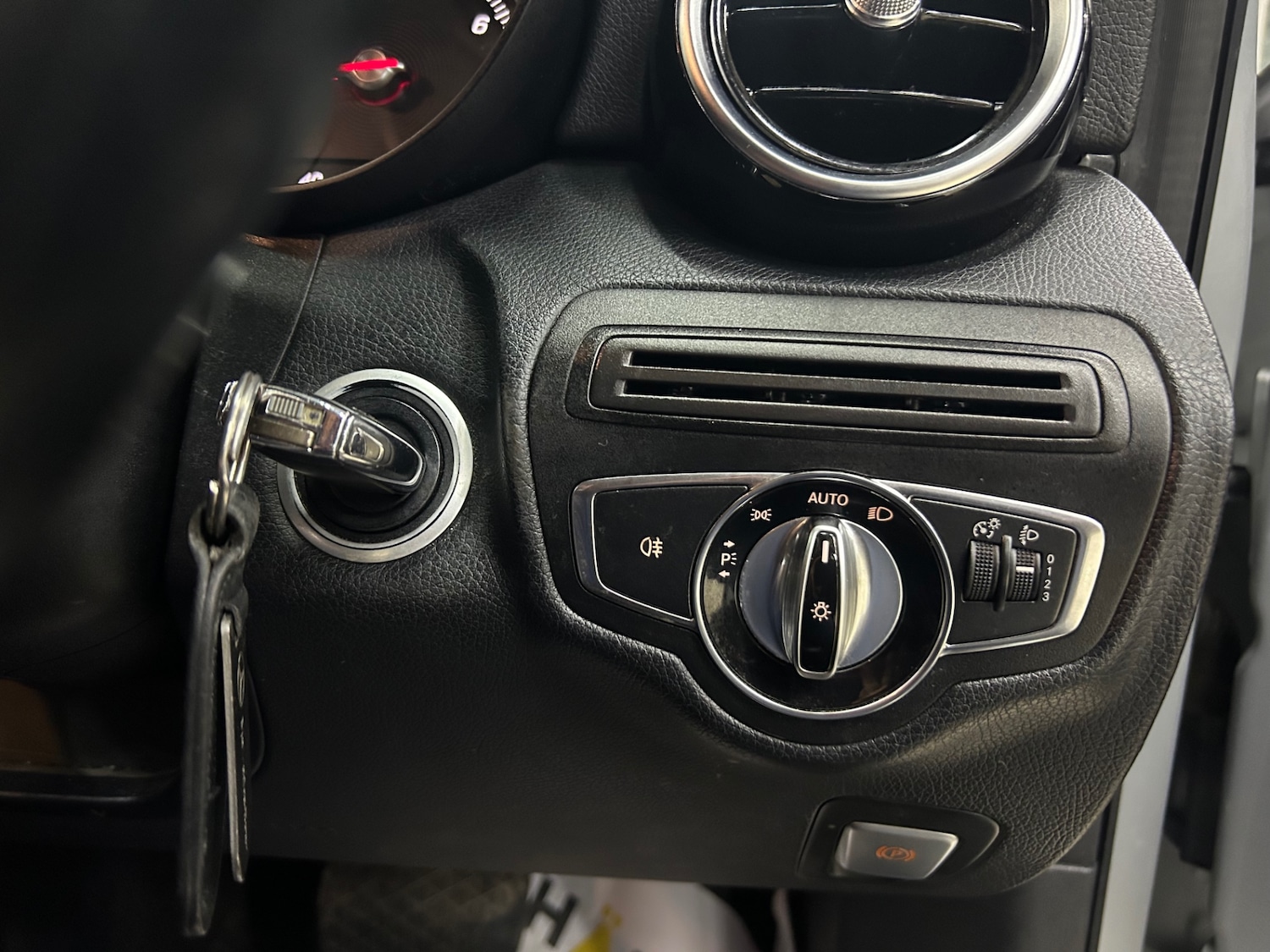 Used Mercedes-Benz C Class 2015 for sale - 76551158: Photo 26