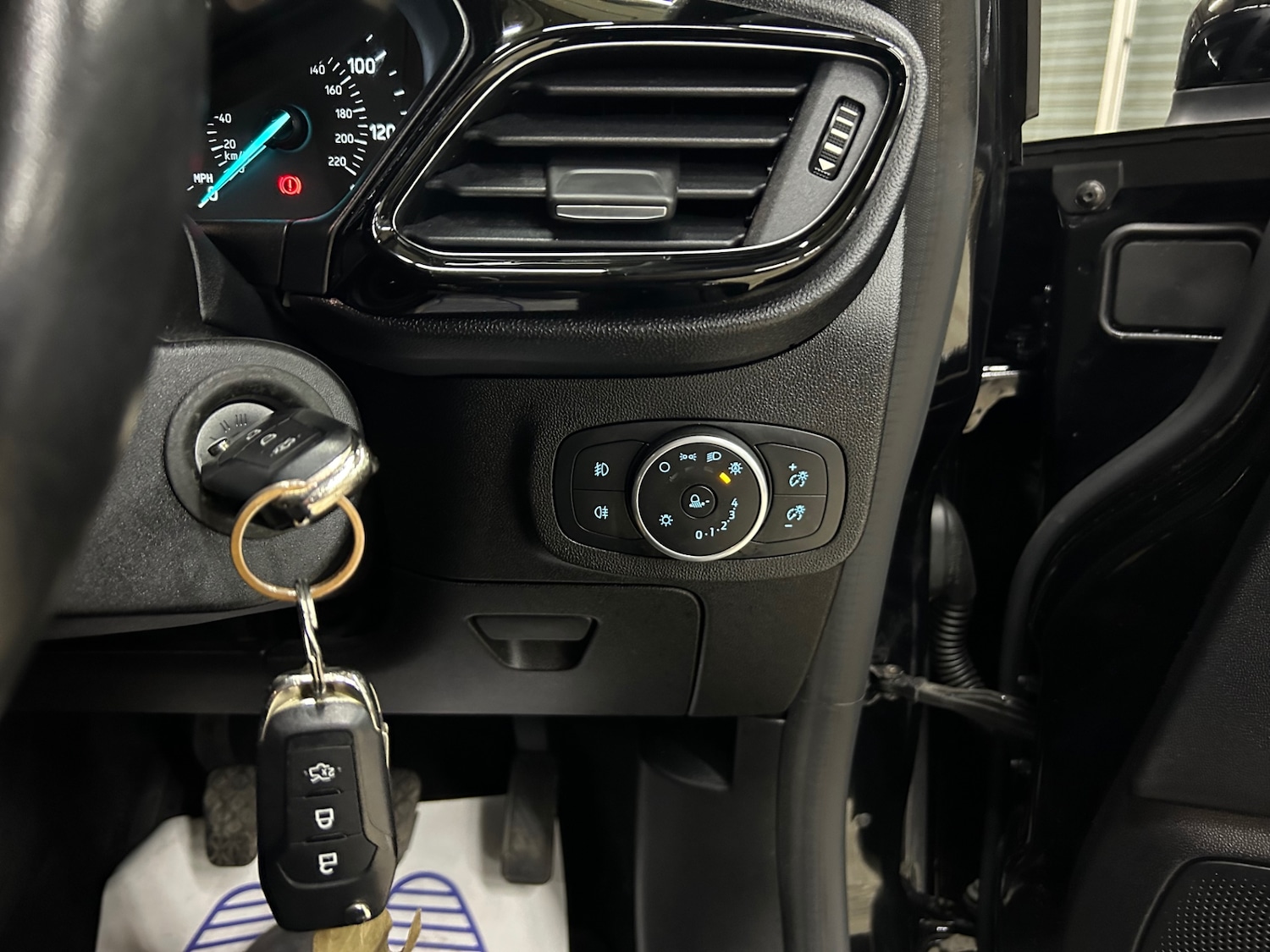 Used Ford Fiesta 2017 for sale - 77079499: Photo 25