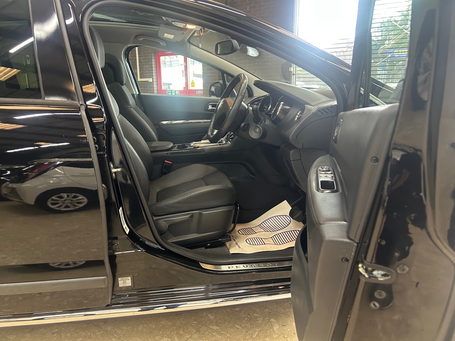 Used Peugeot 3008 2017 for sale - 76101861: Photo 9