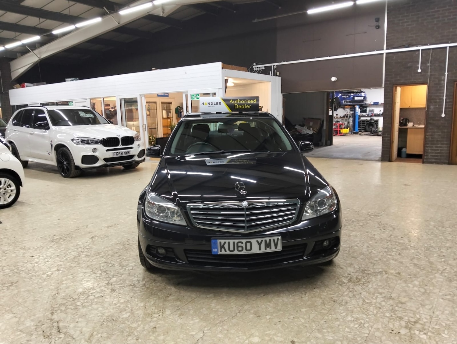 Used Mercedes-Benz C Class 2011 for sale - 76551162: Photo 2