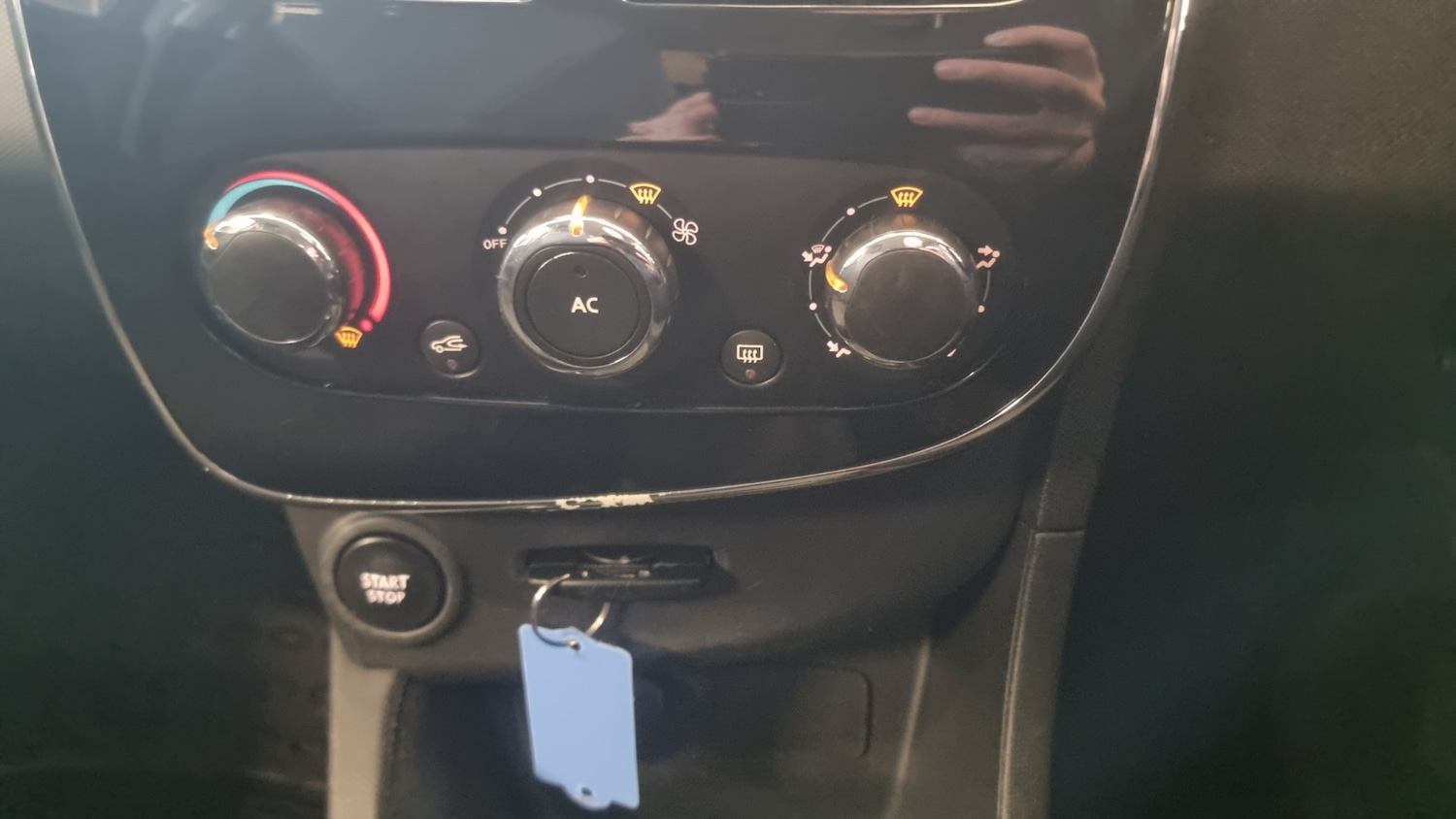 Used Renault Clio 2014 for sale - 74207574: Photo 15