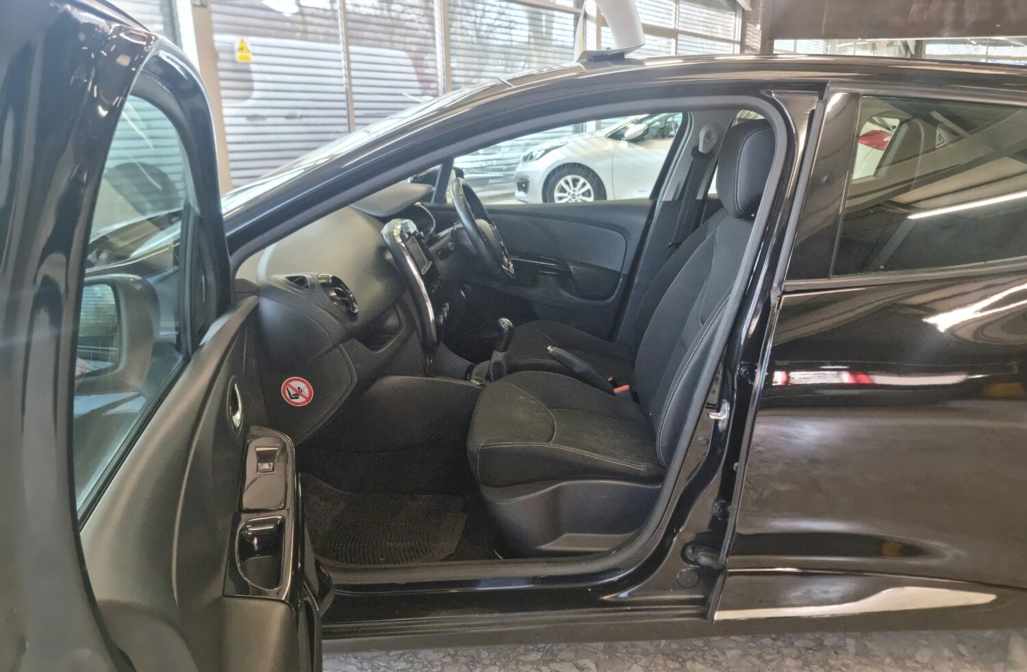 Used Renault Clio 2014 for sale - 74207574: Photo 16