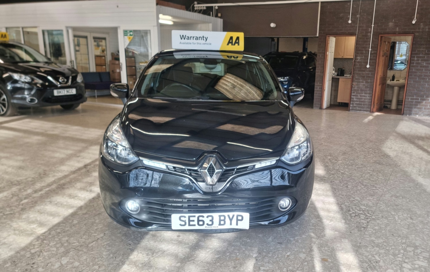 Used Renault Clio 2014 for sale - 74207574: Photo 2