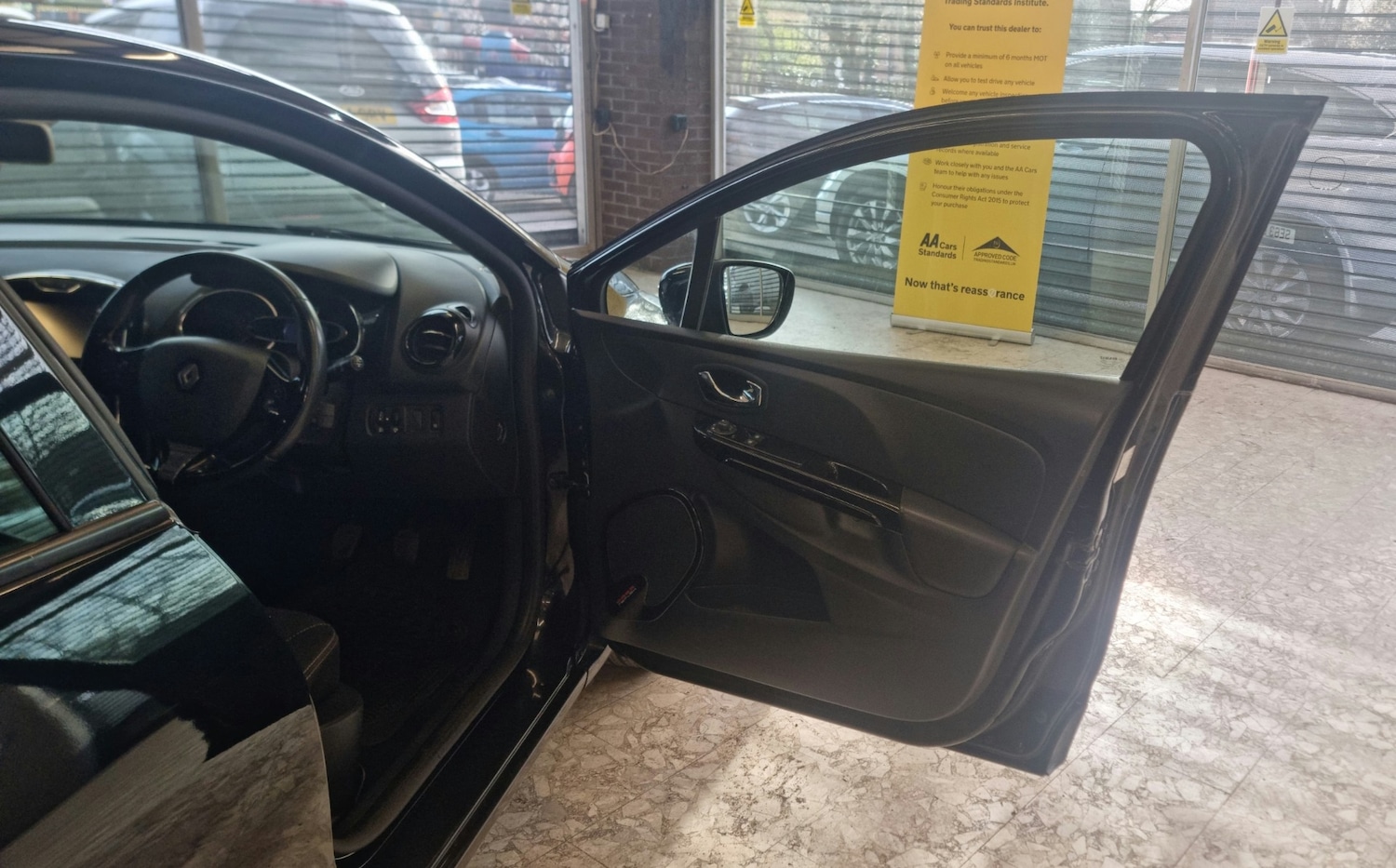 Used Renault Clio 2014 for sale - 74207574: Photo 8