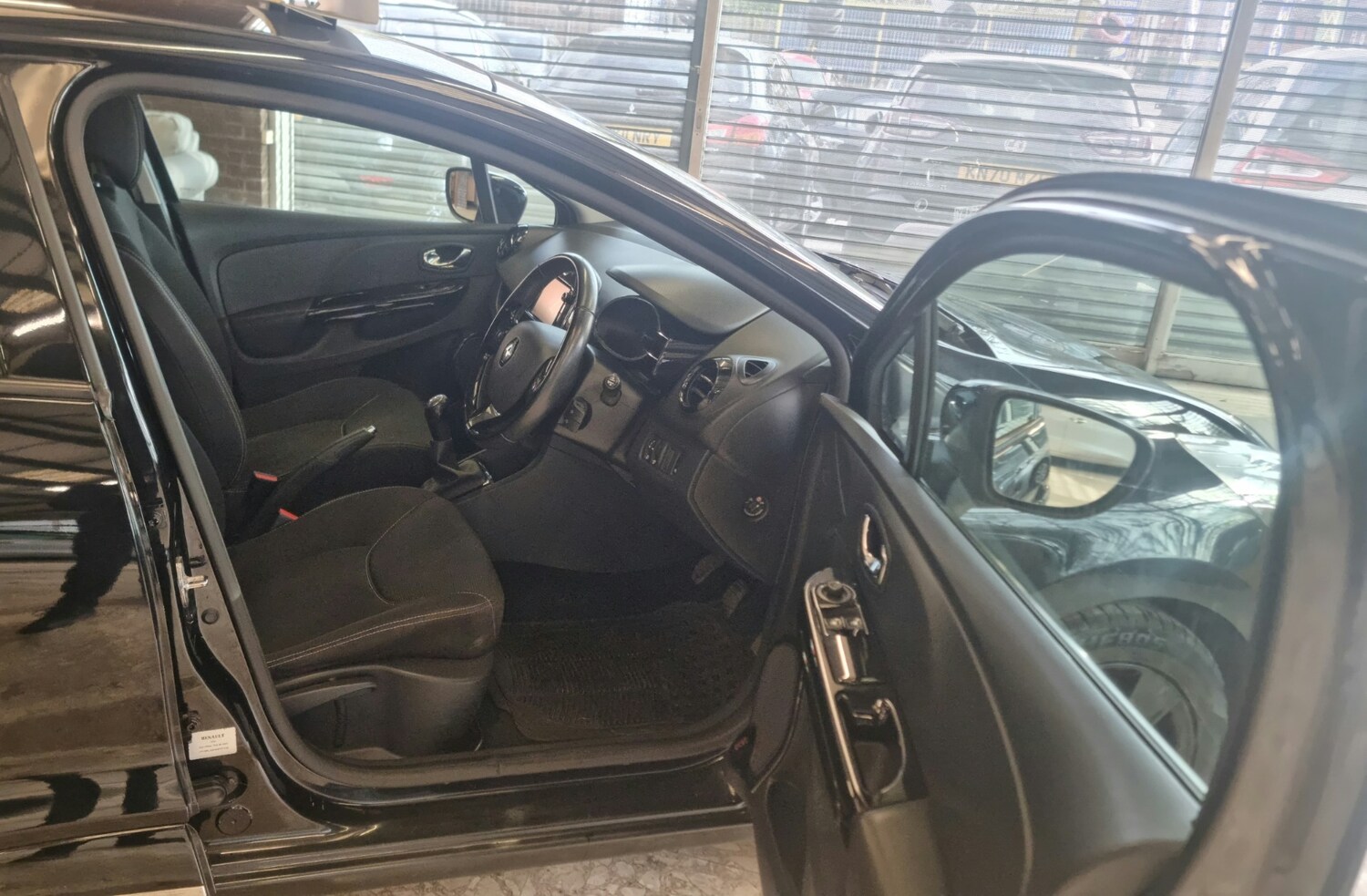 Used Renault Clio 2014 for sale - 74207574: Photo 9