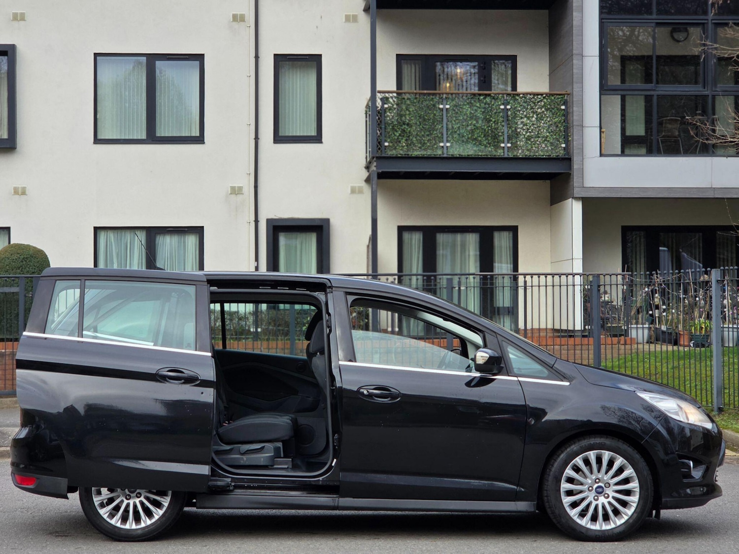 Used Ford Grand C-Max 2014 for sale - 78035056: Photo 7