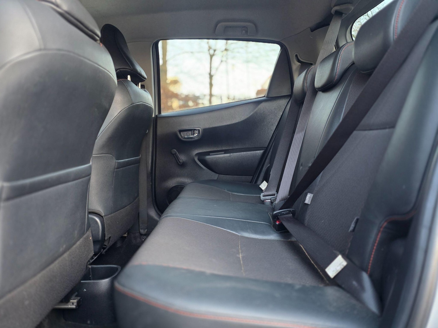 Used Toyota Yaris 2012 for sale - 76645778: Photo 13