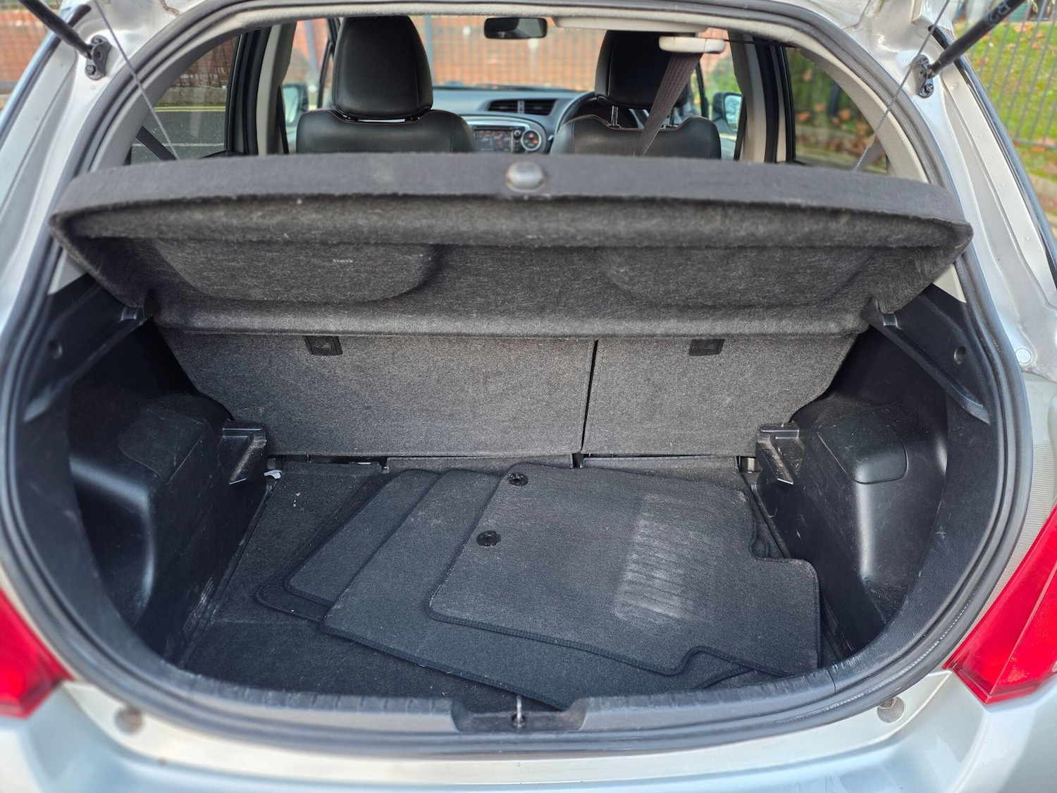 Used Toyota Yaris 2012 for sale - 76645778: Photo 21