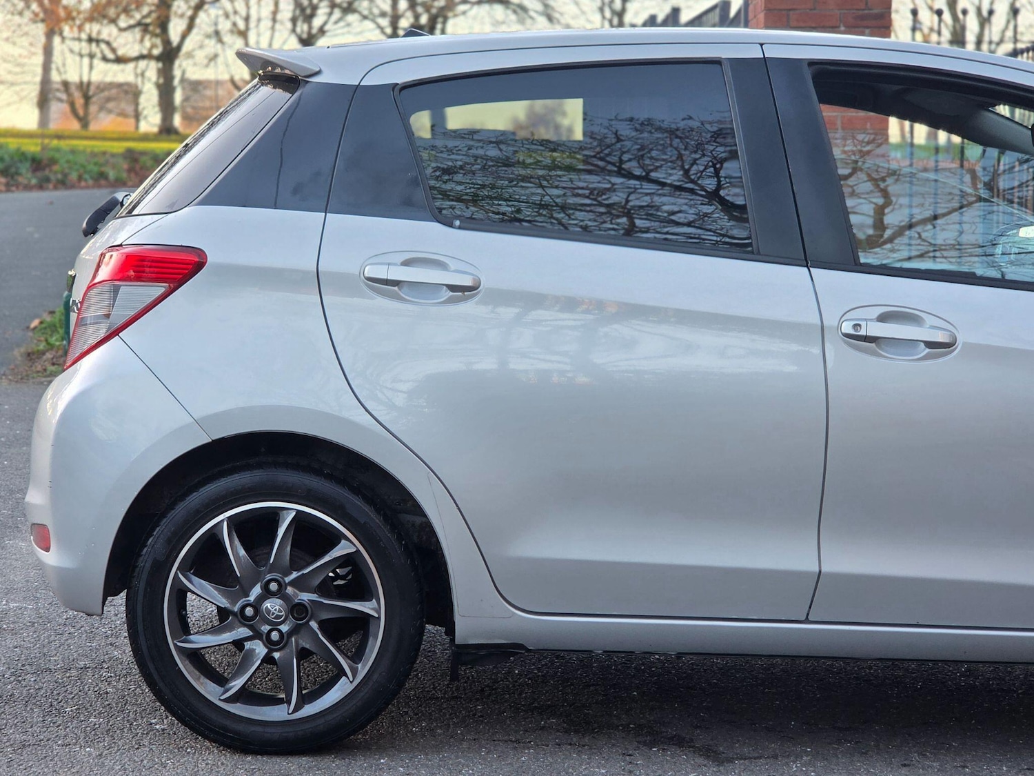 Used Toyota Yaris 2012 for sale - 76645778: Photo 27