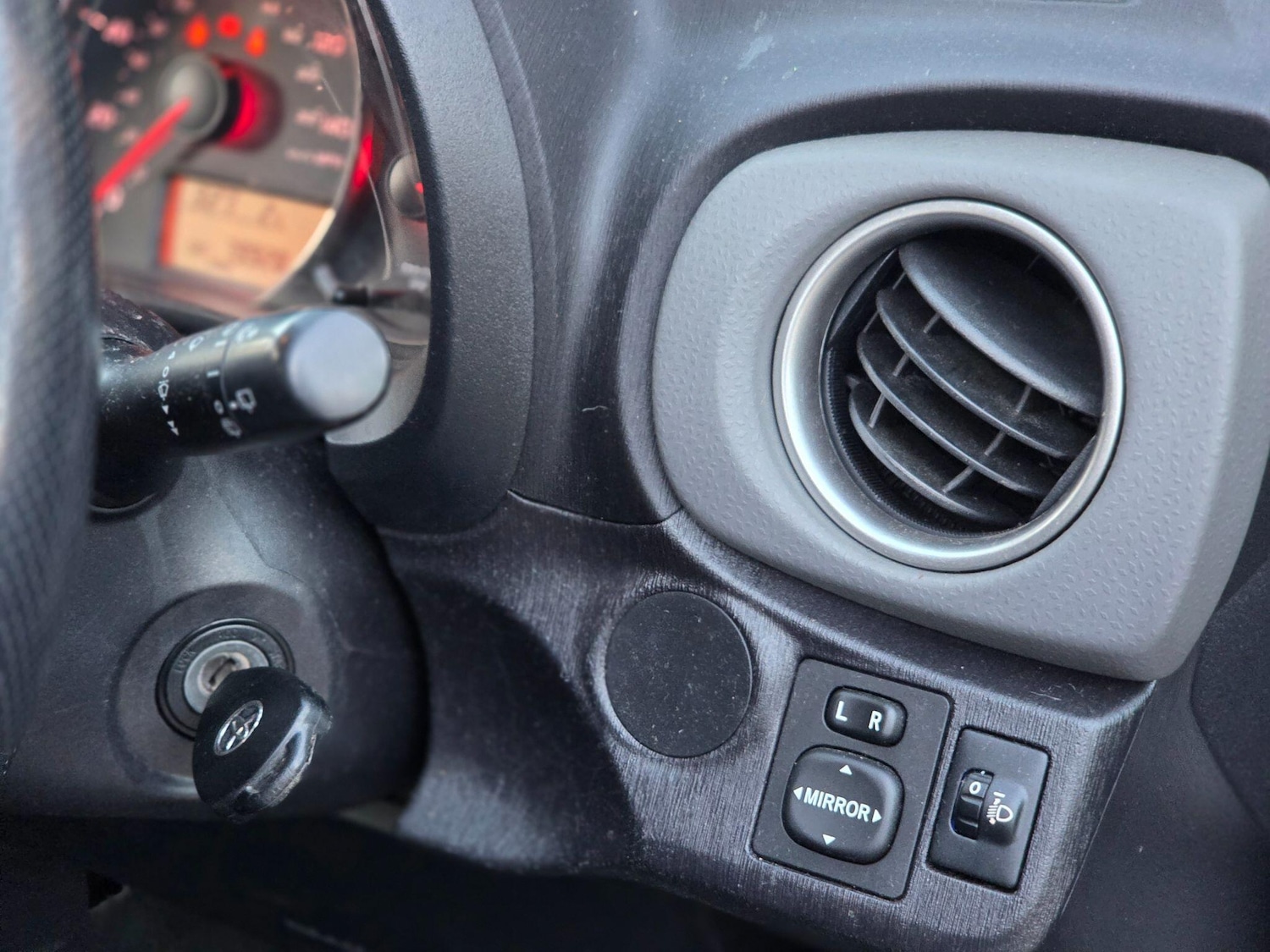 Used Toyota Yaris 2012 for sale - 76645778: Photo 34