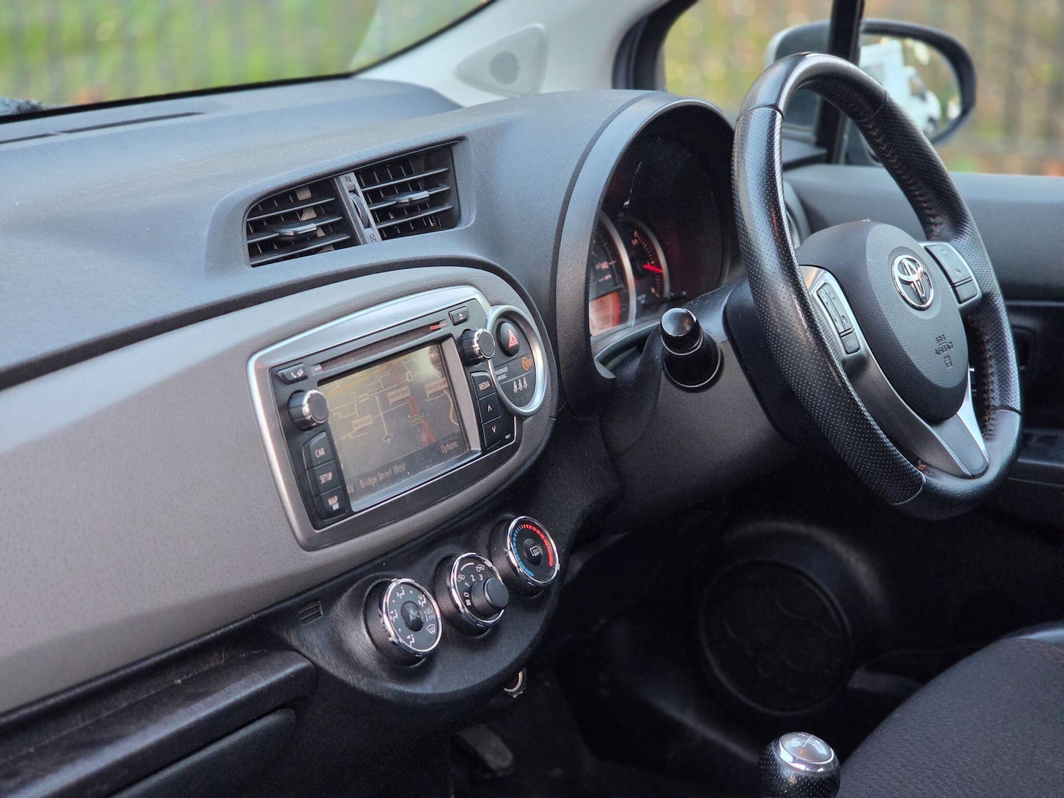 Used Toyota Yaris 2012 for sale - 76645778: Photo 44