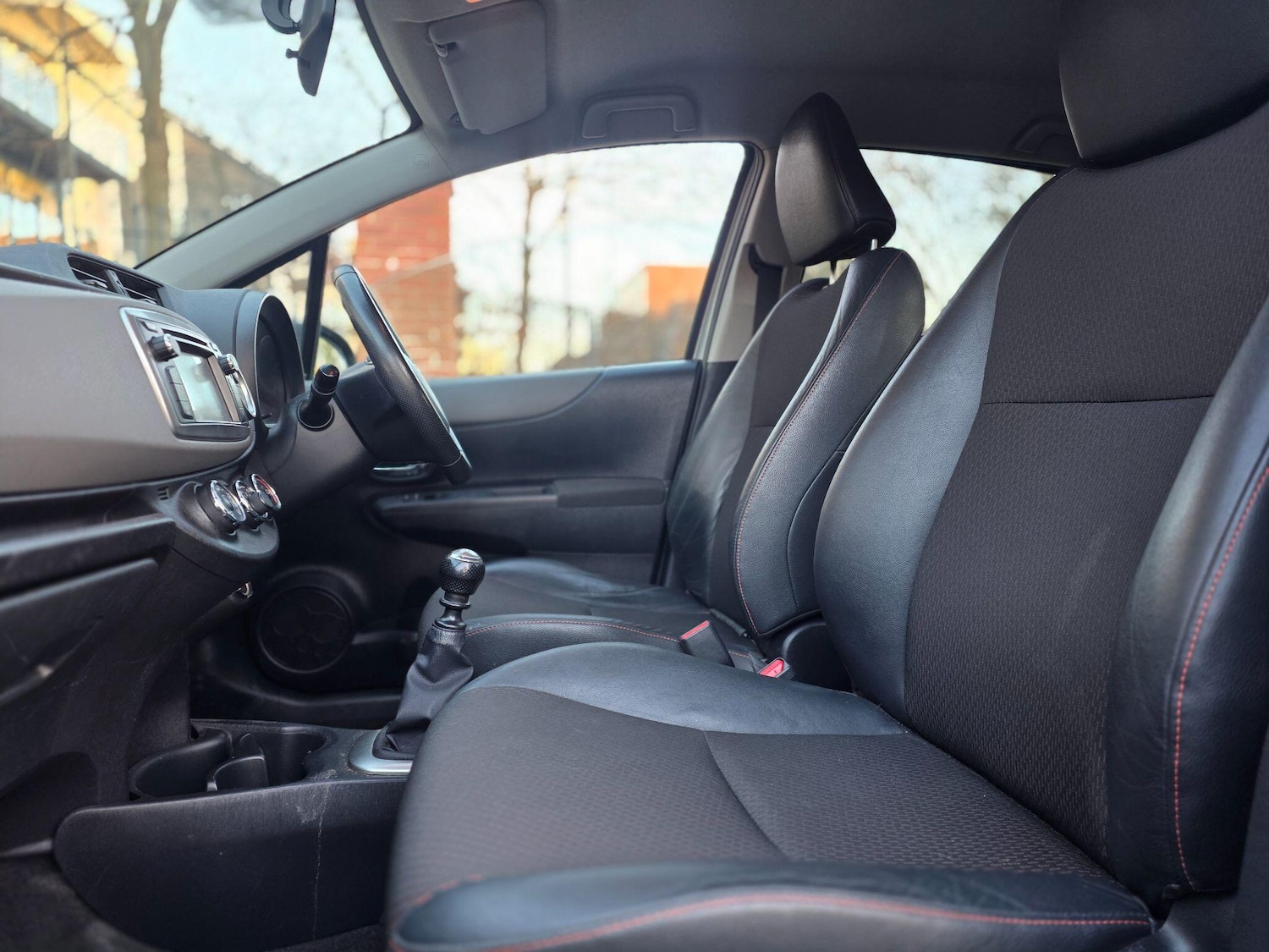 Used Toyota Yaris 2012 for sale - 76645778: Photo 9