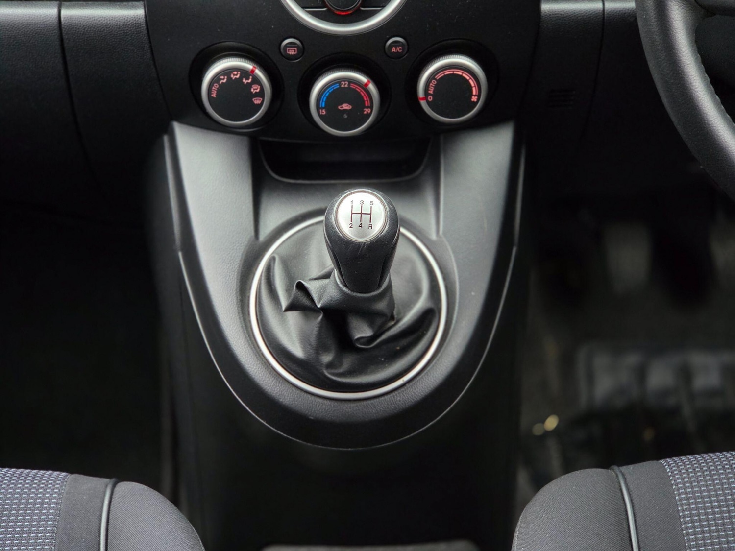 Used Mazda Mazda2 2010 for sale - 77633662: Photo 27