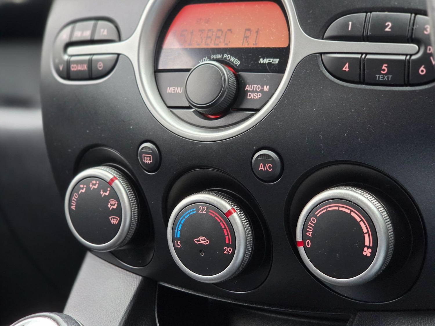 Used Mazda Mazda2 2010 for sale - 77633662: Photo 38