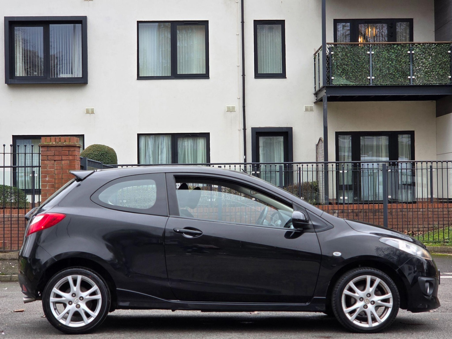 Used Mazda Mazda2 2010 for sale - 77633662: Photo 6