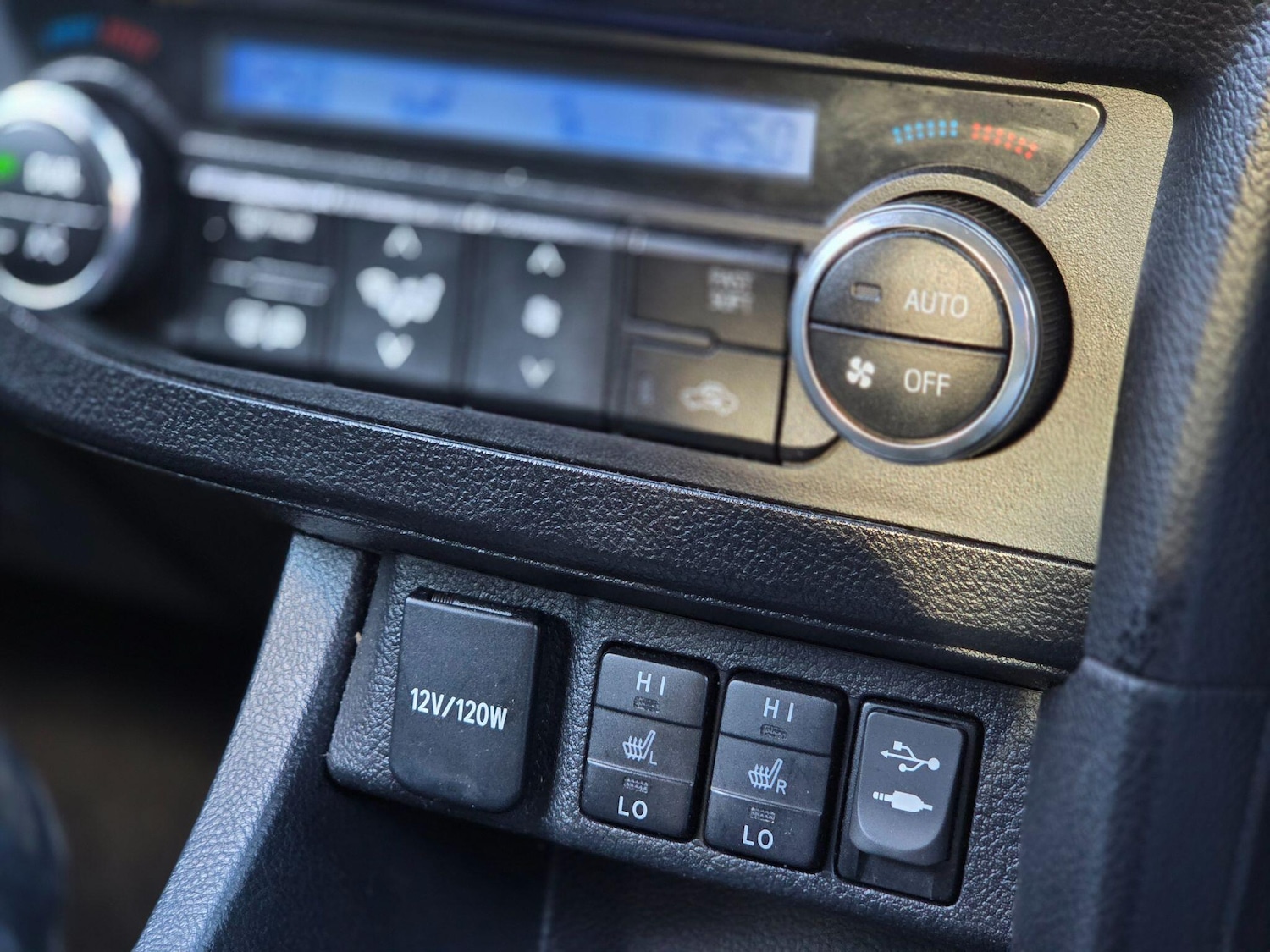 Used Toyota Auris 2013 for sale - 76671600: Photo 41