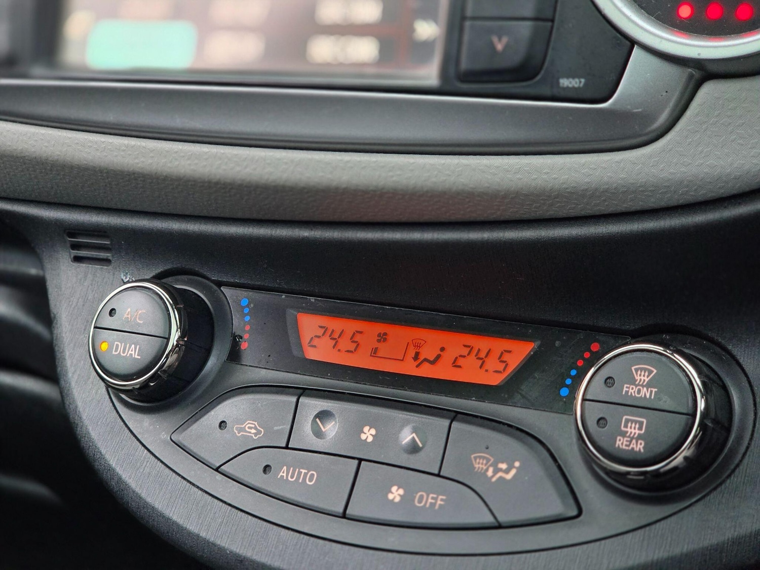 Used Toyota Yaris 2013 for sale - 76432759: Photo 27