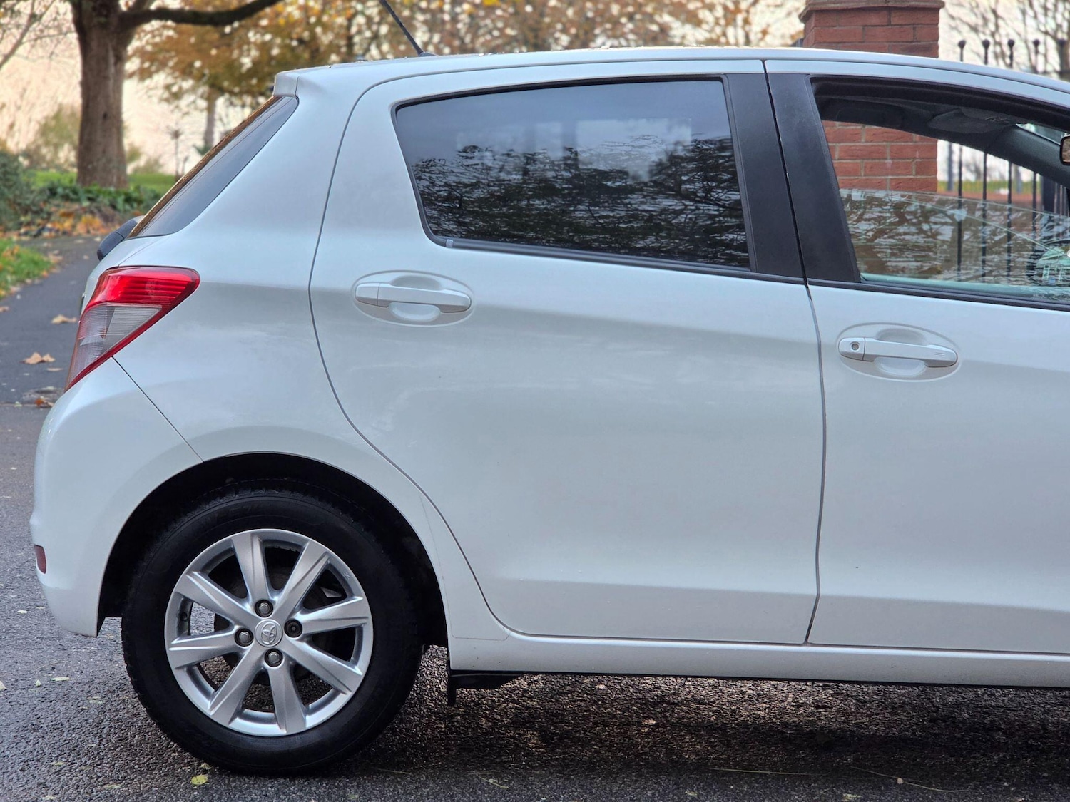 Used Toyota Yaris 2013 for sale - 76432759: Photo 30