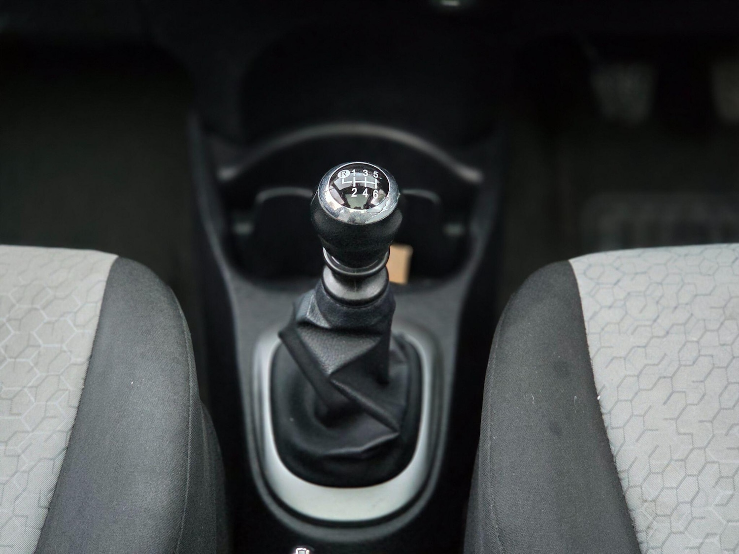 Used Toyota Yaris 2013 for sale - 76432759: Photo 31