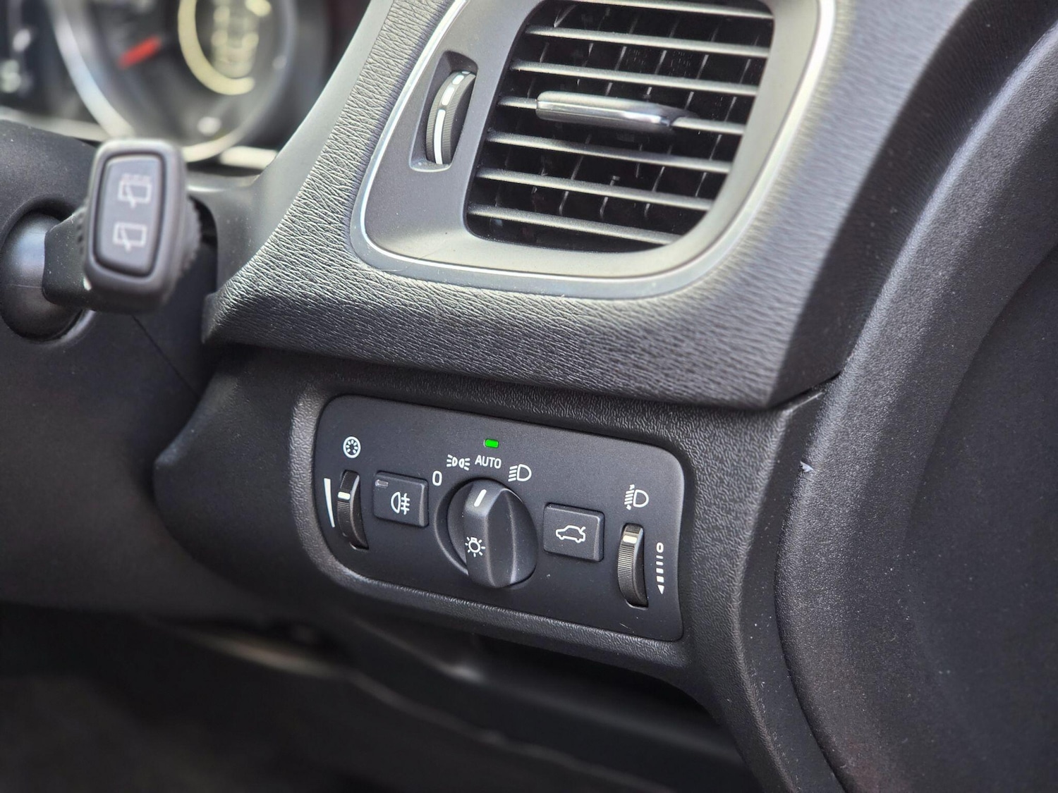 Used Volvo V40 for sale - 77537556: Photo 38