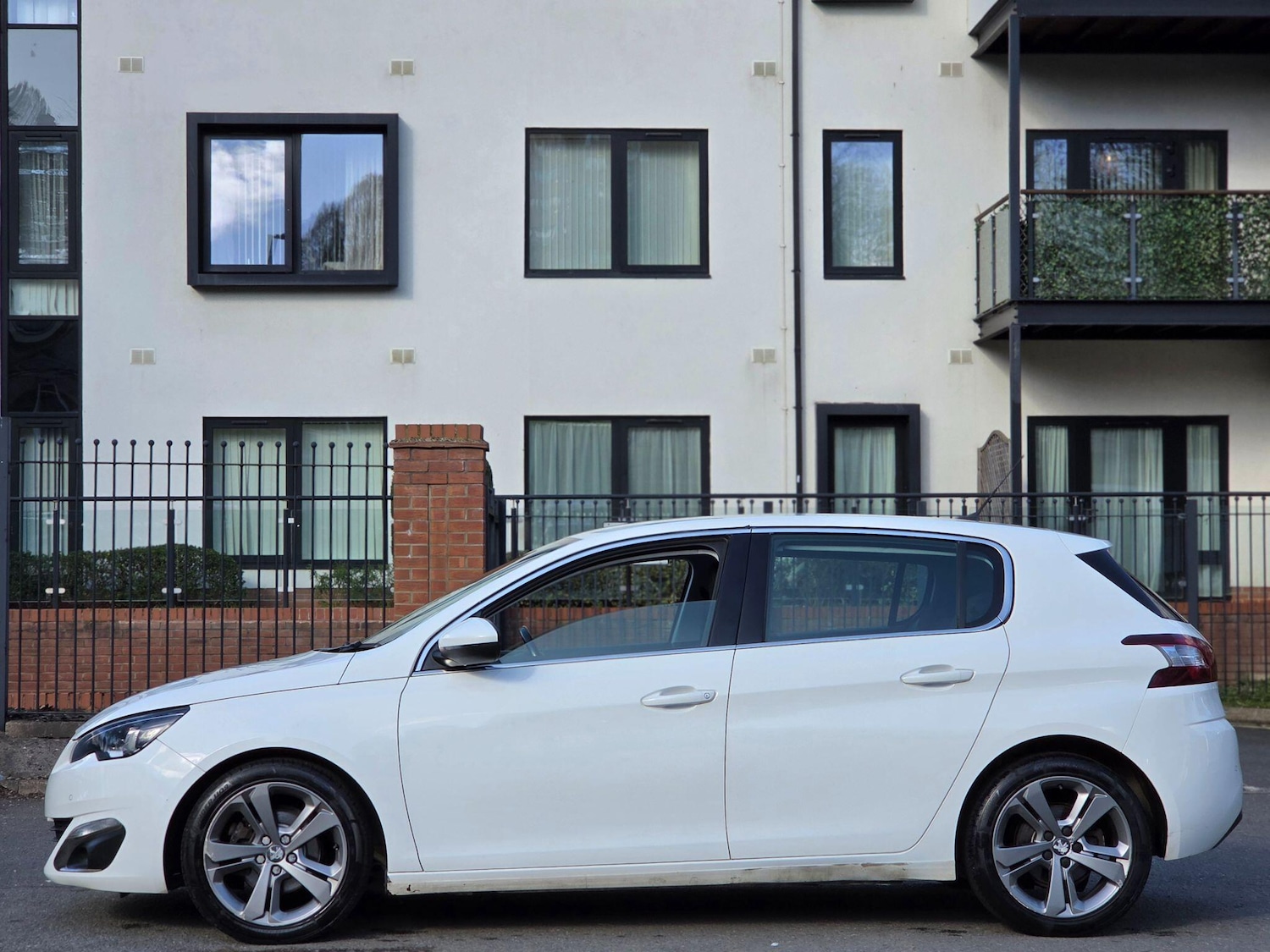 Used Peugeot 308 2014 for sale - 77898472: Photo 8